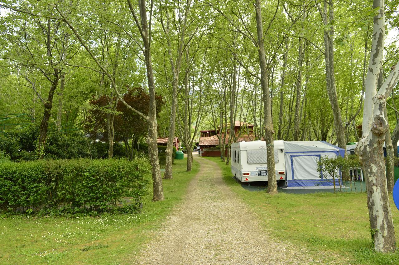 Camping El Pinajarro Hervás Екстериор снимка